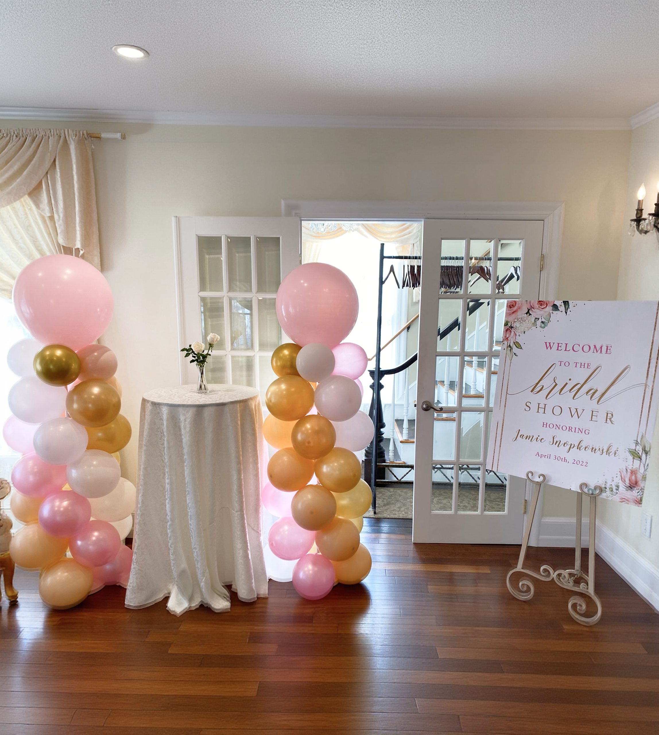 DESIGN: COLUMNS (SIGN SUPPLIED BY CUSTOMER)